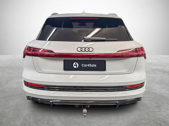 Audi e-tron 4 of 5