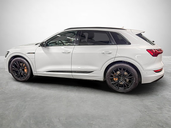 Audi e-tron 2 of 5