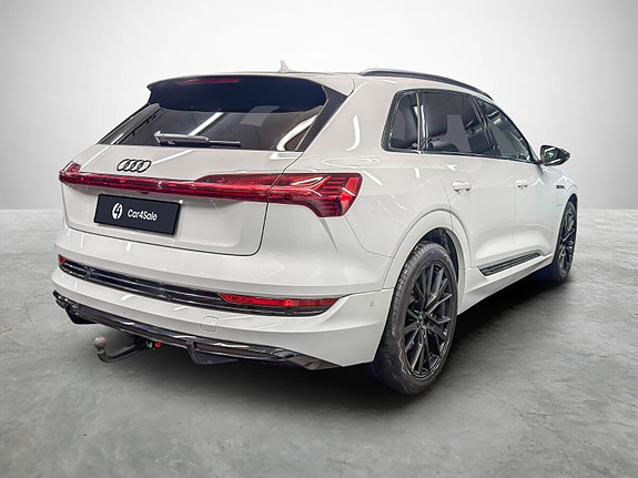 Audi e-tron 5 of 5