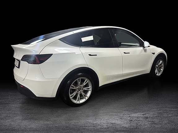 Tesla Model Y 4 of 14