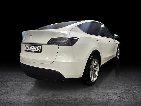 Tesla Model Y 3 of 14