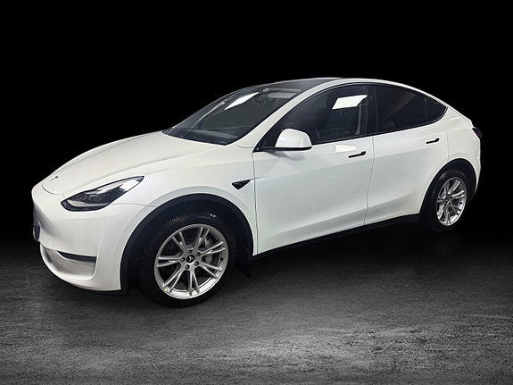 Tesla Model Y 2 of 14