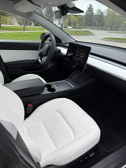 Tesla Model 3 5 of 5