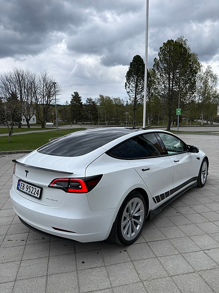 Tesla Model 3 3 of 5
