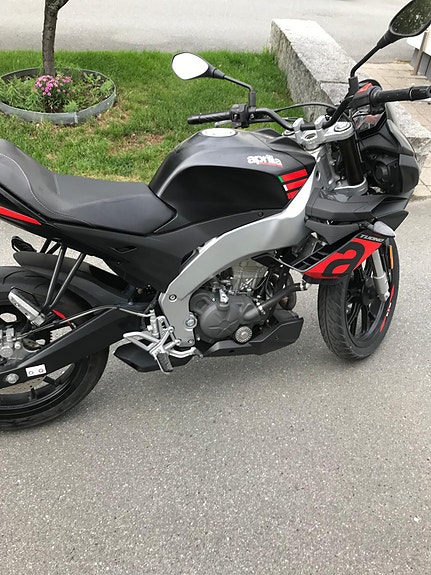 Aprilia RS 125 Tuono 3 of 8