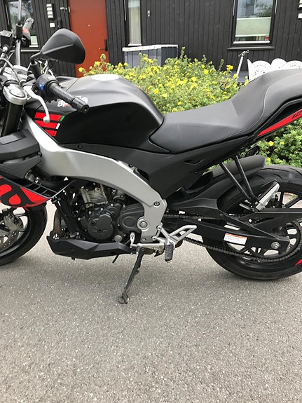 Aprilia RS 125 Tuono 6 of 8