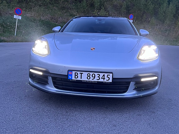 Porsche Panamera 4 of 17