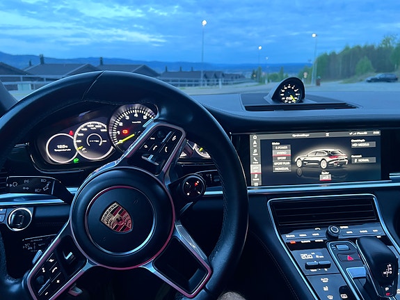Porsche Panamera 12 of 17