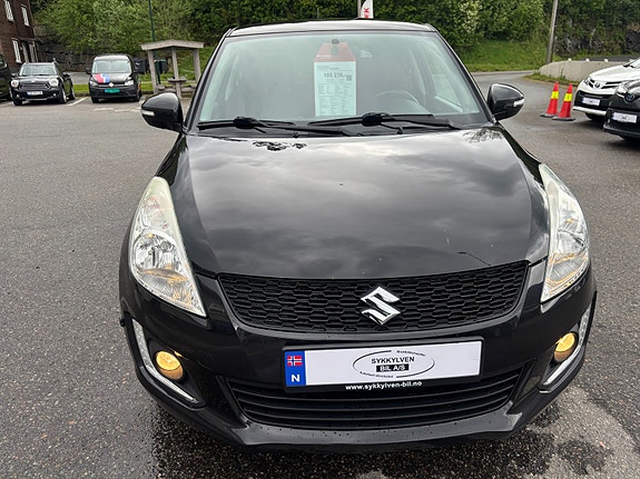 Suzuki Swift 2 of 5