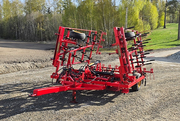 Fin og bra Väderstad NZF 5 med hydrauliske sloddeplanker