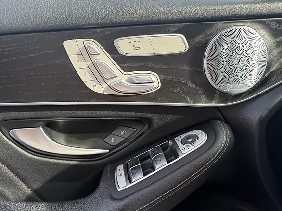 Mercedes-Benz GLC300 e 6 of 30