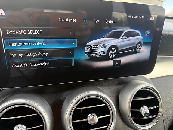Mercedes-Benz GLC300 e 25 of 30