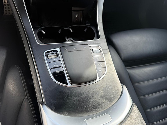 Mercedes-Benz GLC300 e 9 of 30
