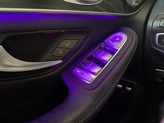 Mercedes-Benz GLC300 e 13 of 30