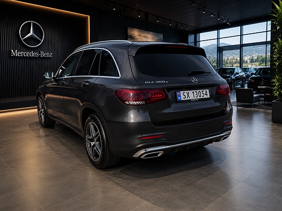 Mercedes-Benz GLC300 e 3 of 30