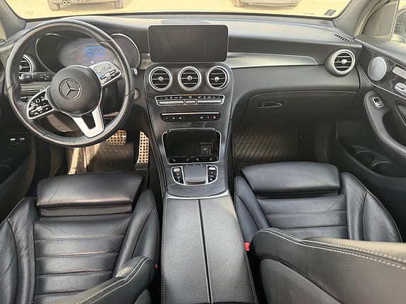 Mercedes-Benz GLC300 e 8 of 30