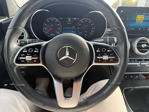 Mercedes-Benz GLC300 e 7 of 30