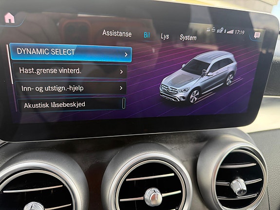 Mercedes-Benz GLC300 e 22 of 30