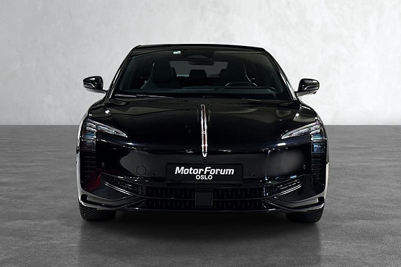 Elegant front med Matrix LED hovedlys og markant grill.