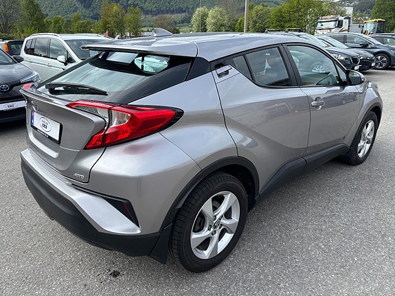 Toyota C-HR 5 of 5