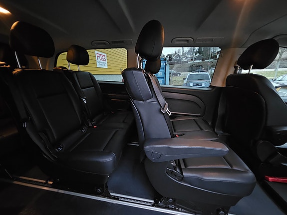 Mercedes-Benz eVito Tourer 4 of 5