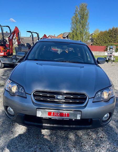 Subaru Legacy 2 of 5