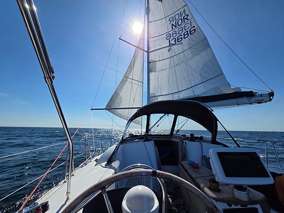 Nydelig Jeanneau Sun Odyssey 42i P leies ut 2 of 16