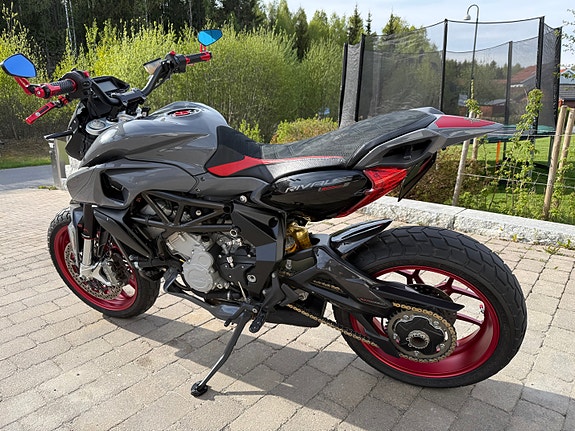 MV Agusta Rivale 800 2 of 5