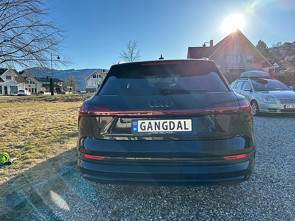 Audi e-tron 3 of 5