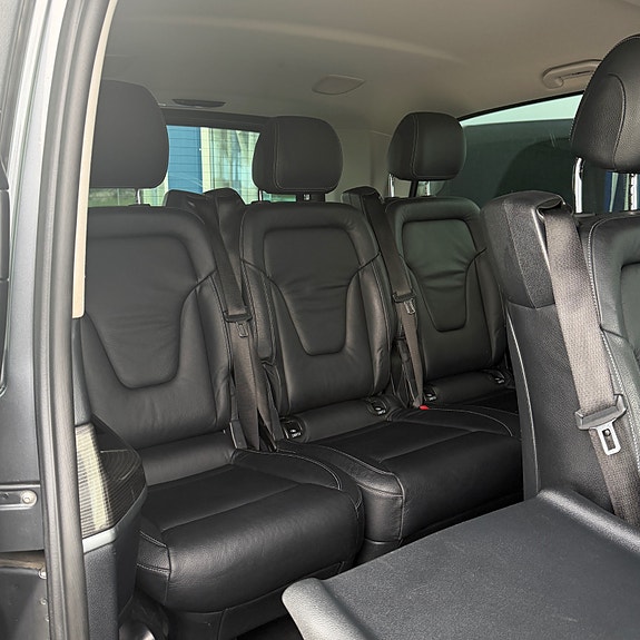 Mercedes-Benz V300 d 27 of 30