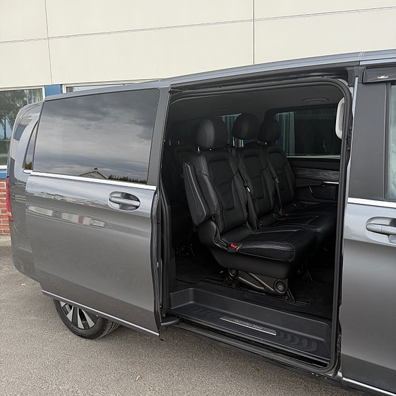 Mercedes-Benz V300 d 24 of 30
