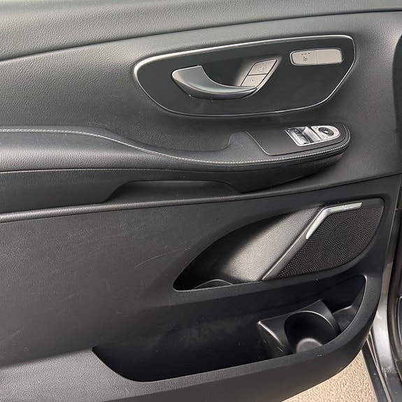 Mercedes-Benz V300 d 5 of 30