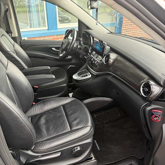 Mercedes-Benz V300 d 22 of 30