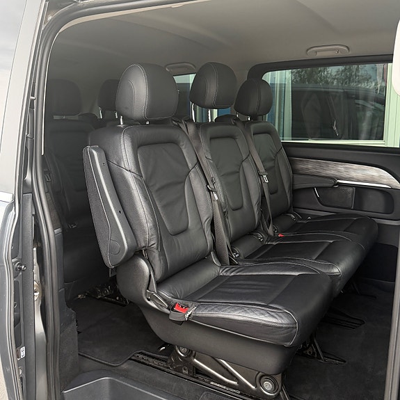 Mercedes-Benz V300 d 26 of 30