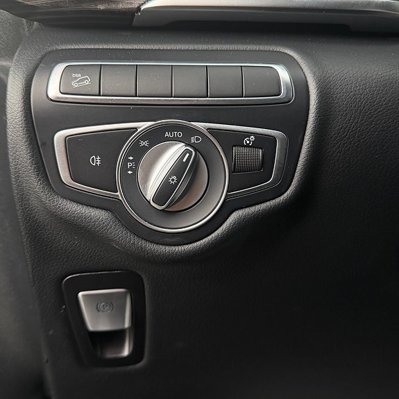 Mercedes-Benz V300 d 9 of 30