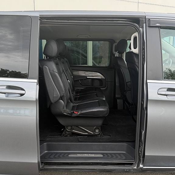 Mercedes-Benz V300 d 25 of 30