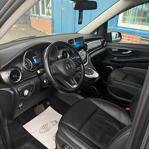 Mercedes-Benz V300 d 8 of 30