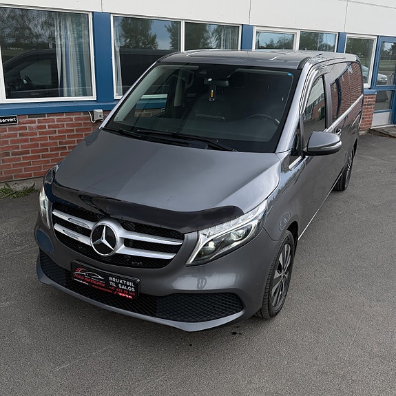 Mercedes-Benz V300 d 3 of 30