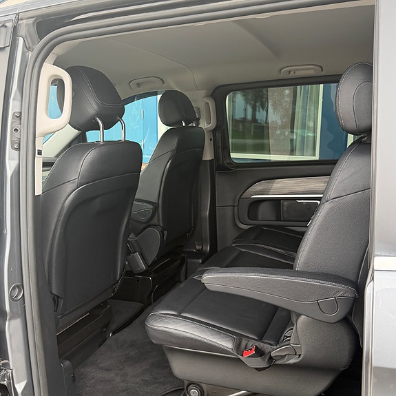 Mercedes-Benz V300 d 15 of 30
