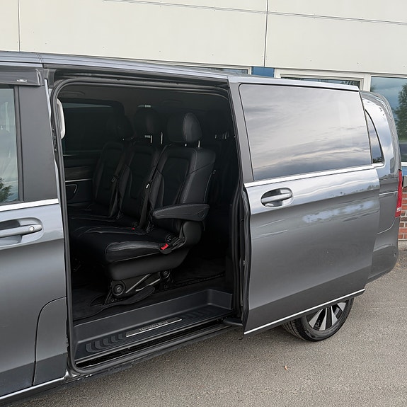 Mercedes-Benz V300 d 11 of 30