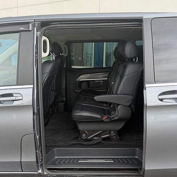 Mercedes-Benz V300 d 12 of 30