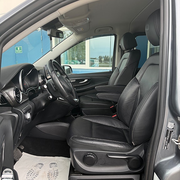 Mercedes-Benz V300 d 7 of 30