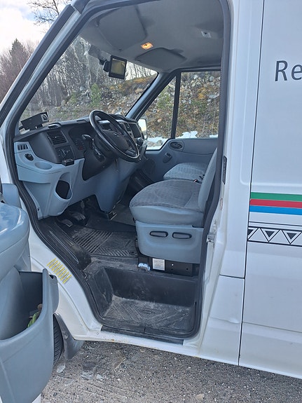 Ford Transit 7 of 12