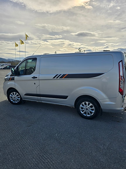 Ford Transit Custom 3 of 5