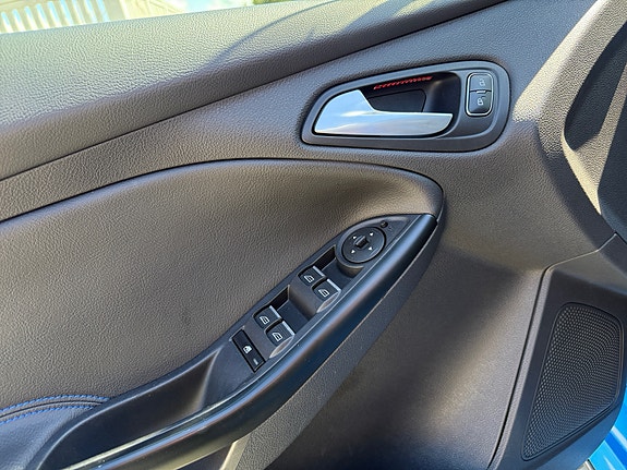 Ford Focus 11 of 25