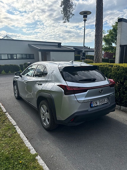 Lexus UX300e 5 of 15