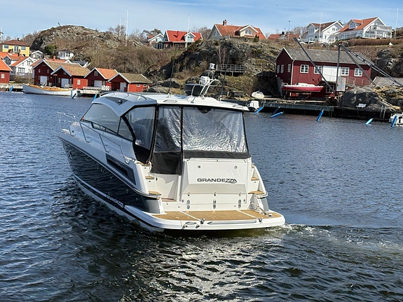 2013 (2015)   Topp Utstyrt, Baug/Hekkthrustere, Zipwake,  Skipsregistert 3 of 5