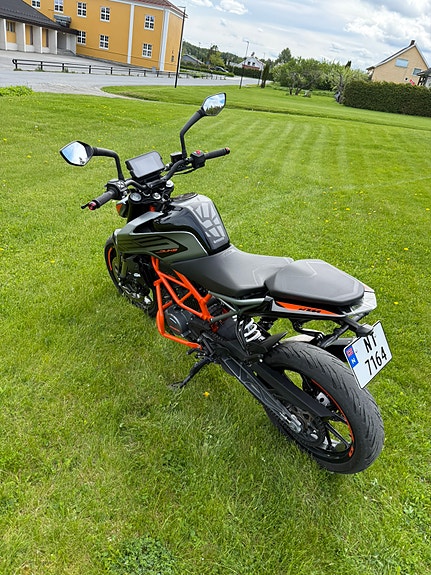 KTM 125 Duke 3 of 21