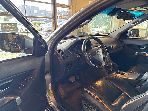 Volvo XC90 7 of 16