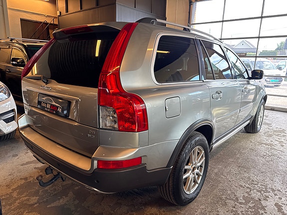 Volvo XC90 4 of 16